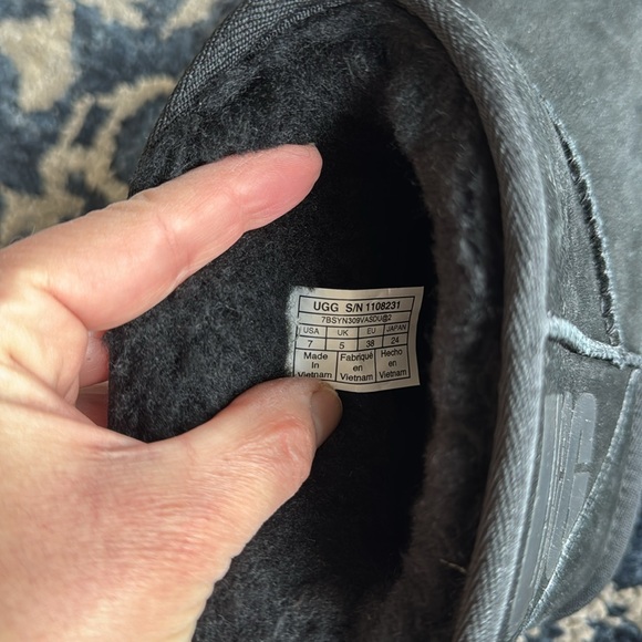 Ugg Women’s Classic Suede Leather Logo Rubber Mini Boots/Booties Sz 7 Black New - Picture 6 of 10